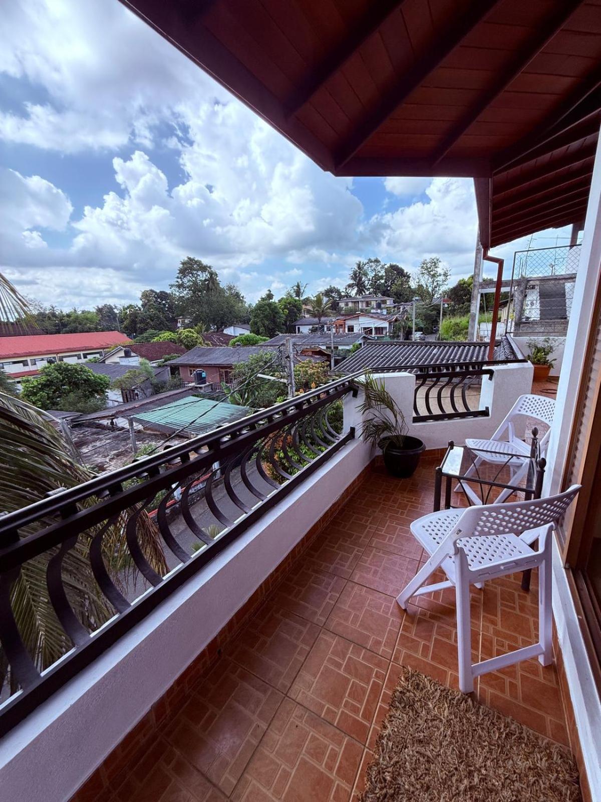 Resident View Homestay كاندي المظهر الخارجي الصورة