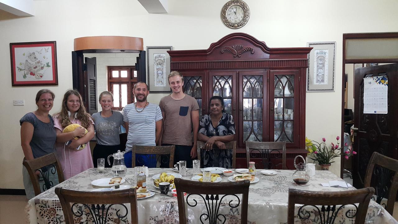 Resident View Homestay كاندي المظهر الخارجي الصورة