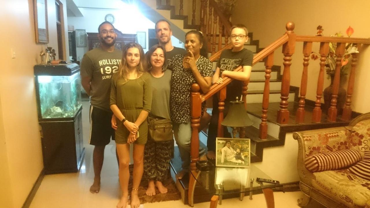 Resident View Homestay كاندي الغرفة الصورة
